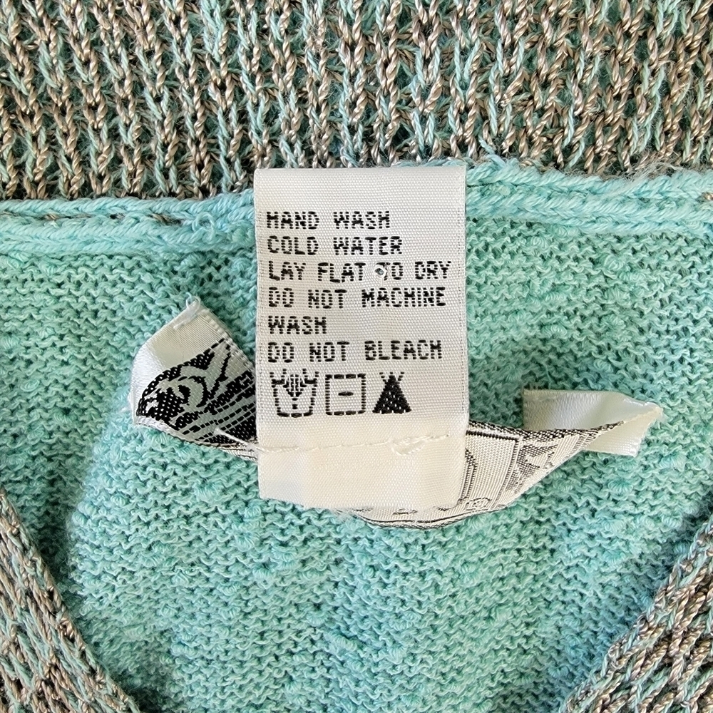 NWT Curio Teal Lightweight Knit Deep V Neck Sleeveless Metallic Thread Top Small - Picture 8 of 13